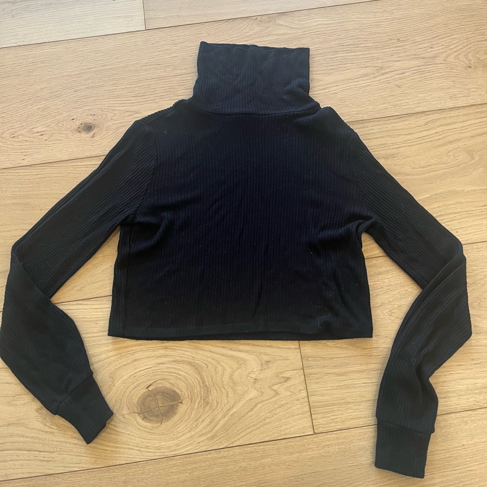Garage knit cropped turtleneck size S